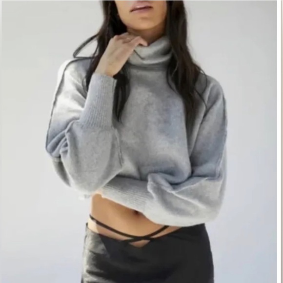 Urban Outfitters Finley Crop Turtleneck sweater size S NWOT - Picture 2 of 6